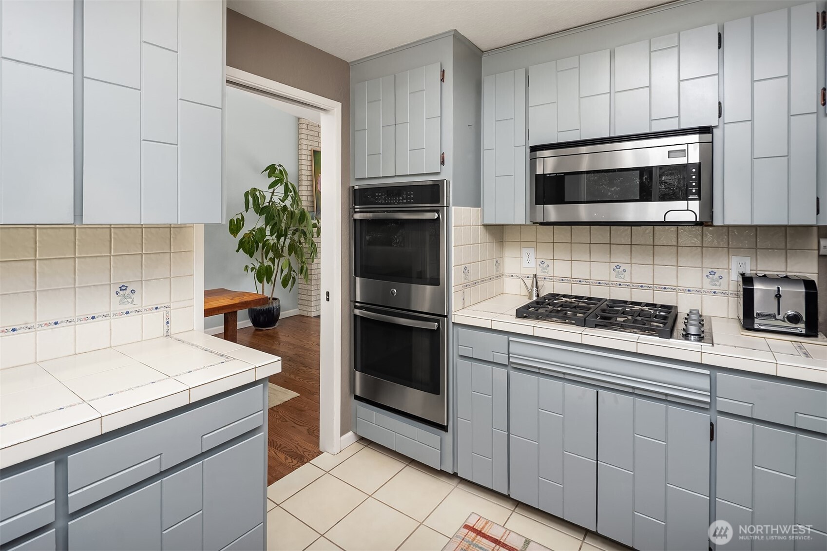 1033 8th Avenue S Edmonds WA 98020