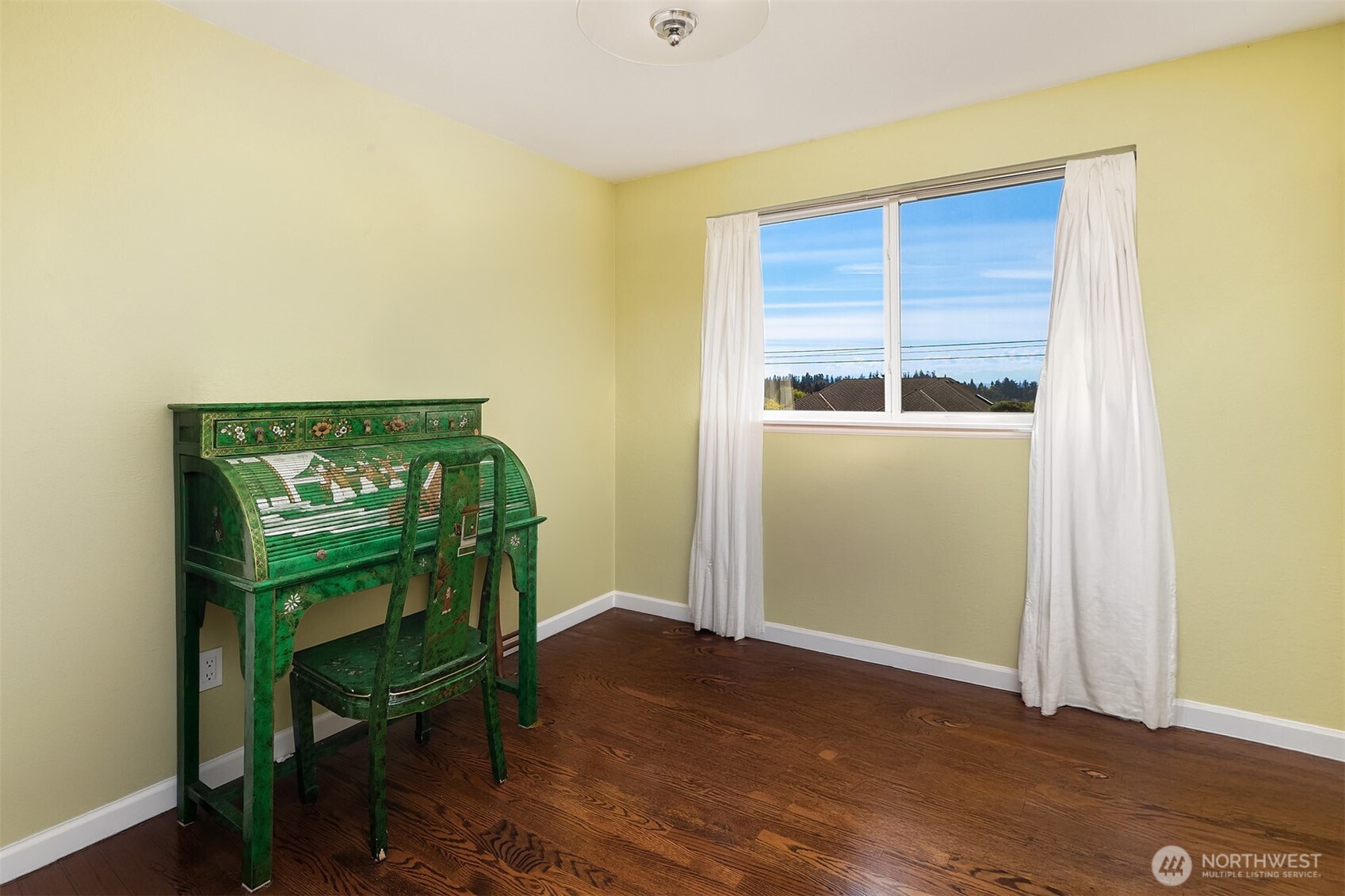 1033 8th Avenue S Edmonds WA 98020