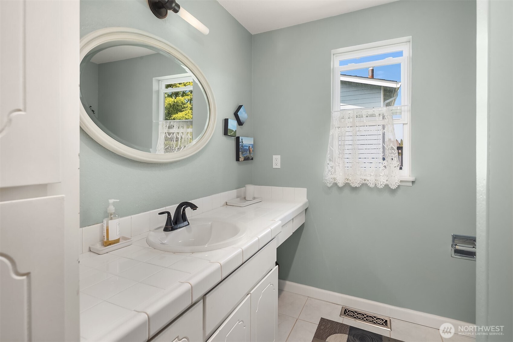1033 8th Avenue S Edmonds WA 98020
