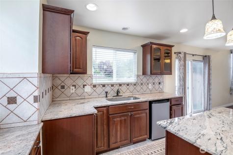 16927 121st Avenue E Puyallup WA 98374