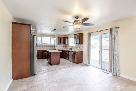 16927 121st Avenue E Puyallup WA 98374