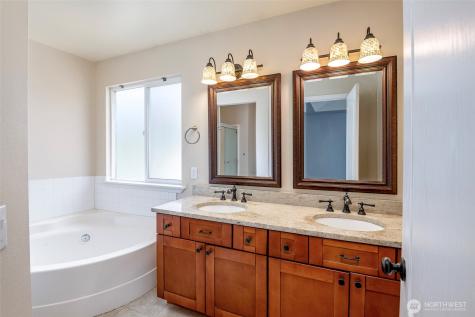 16927 121st Avenue E Puyallup WA 98374