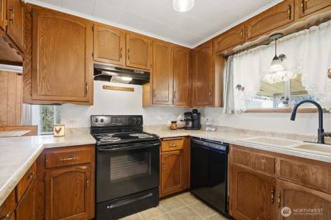 325 3rd Street Morton WA 98356