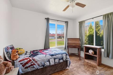 325 3rd Street Morton WA 98356