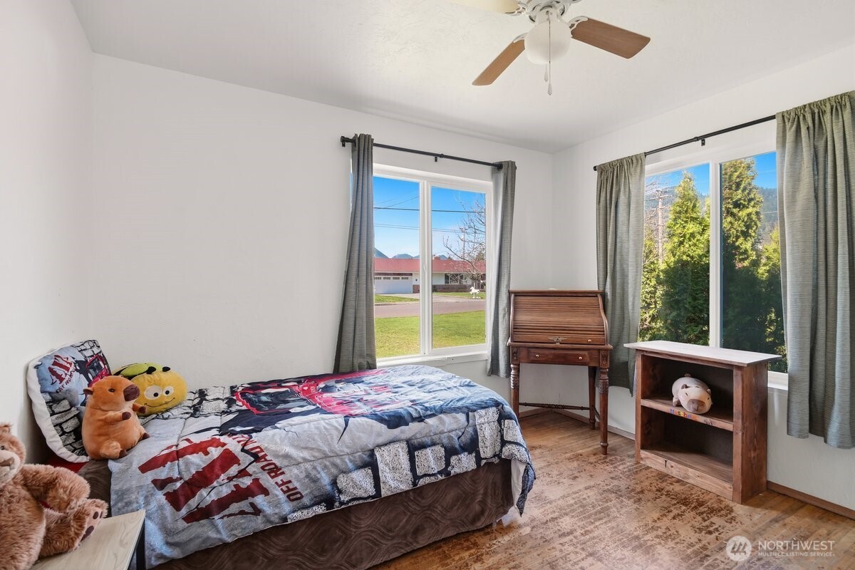 325 3rd Street Morton WA 98356