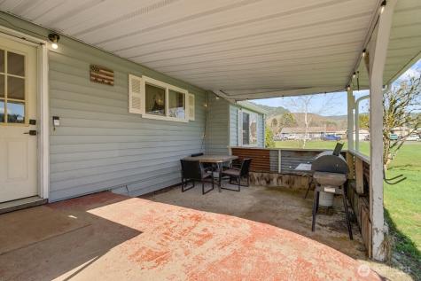 325 3rd Street Morton WA 98356