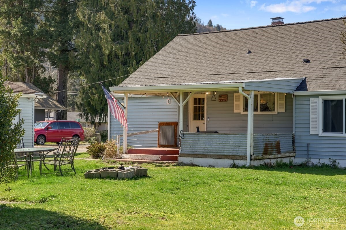 325 3rd Street Morton WA 98356