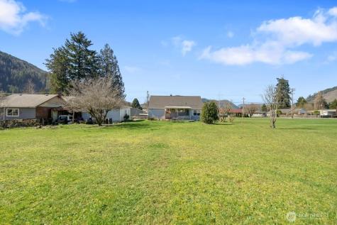325 3rd Street Morton WA 98356