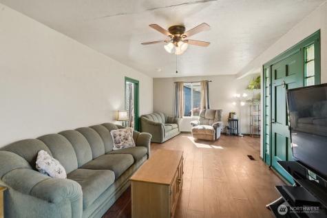 325 3rd Street Morton WA 98356