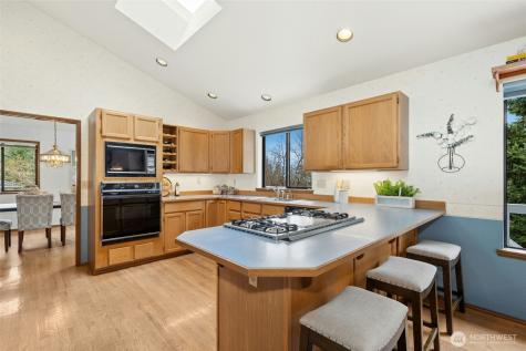 2420 Squak Mountain Loop SW Issaquah WA 98027