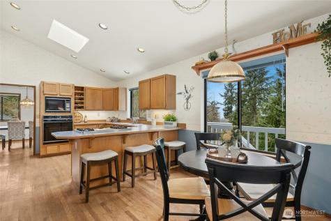 2420 Squak Mountain Loop SW Issaquah WA 98027