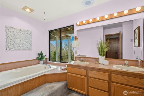 2420 Squak Mountain Loop SW Issaquah WA 98027
