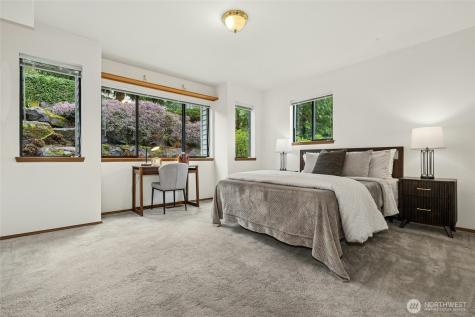 2420 Squak Mountain Loop SW Issaquah WA 98027