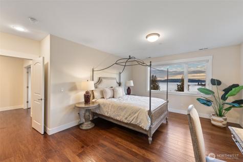 9426 Lake Washington Boulevard NE Bellevue WA 98004