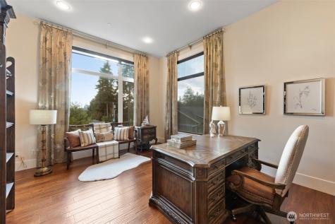 9426 Lake Washington Boulevard NE Bellevue WA 98004