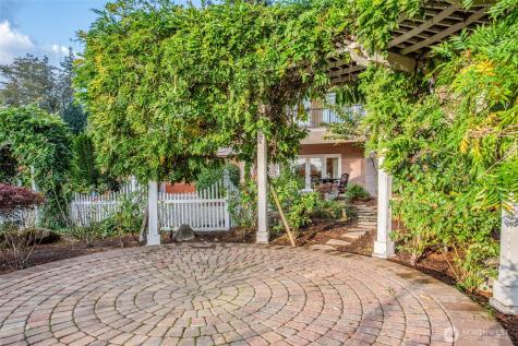 9426 Lake Washington Boulevard NE Bellevue WA 98004