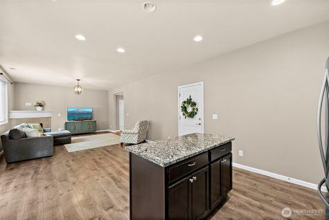 14006 67th Avenue E Puyallup WA 98373