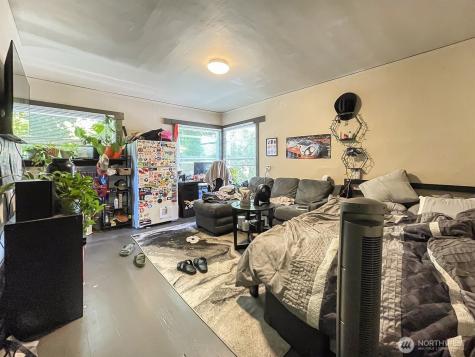 4738 17th Avenue NE Seattle WA 98105