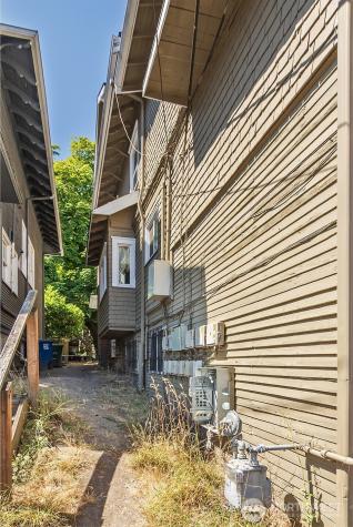 4738 17th Avenue NE Seattle WA 98105