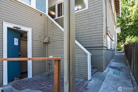 4738 17th Avenue NE Seattle WA 98105