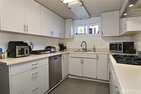 4738 17th Avenue NE Seattle WA 98105