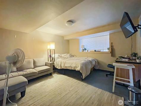 4738 17th Avenue NE Seattle WA 98105