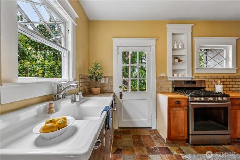 4015 Ashworth Avenue N Seattle WA 98103