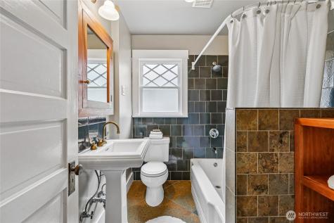 4015 Ashworth Avenue N Seattle WA 98103