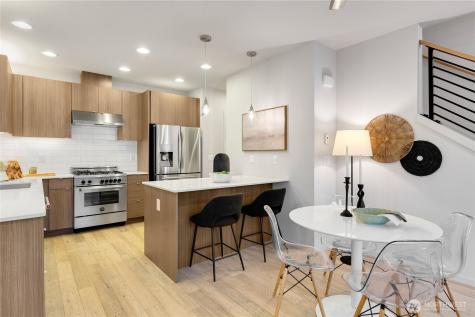 4272 SW Bradford Street Seattle WA 98116