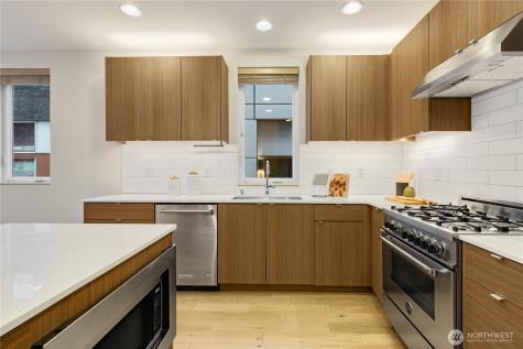 4272 SW Bradford Street Seattle WA 98116
