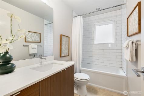 4272 SW Bradford Street Seattle WA 98116
