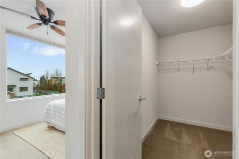 4272 SW Bradford Street Seattle WA 98116