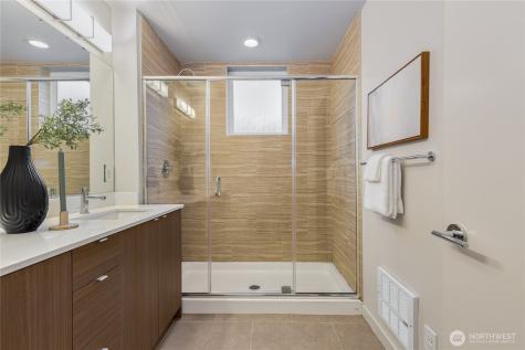 4272 SW Bradford Street Seattle WA 98116