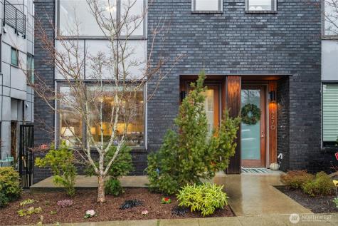 4272 SW Bradford Street Seattle WA 98116