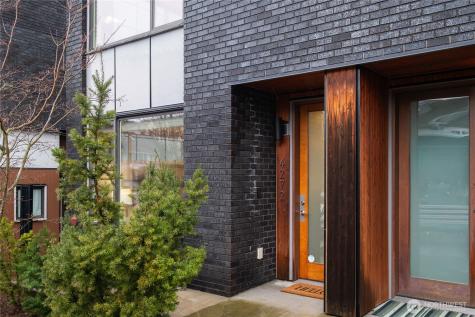 4272 SW Bradford Street Seattle WA 98116