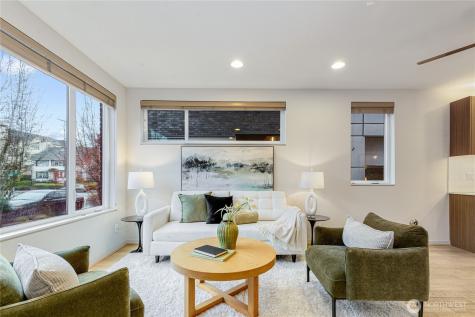 4272 SW Bradford Street Seattle WA 98116
