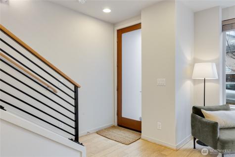4272 SW Bradford Street Seattle WA 98116