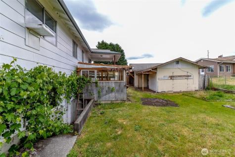 10716 102nd Street SW Tacoma WA 98498