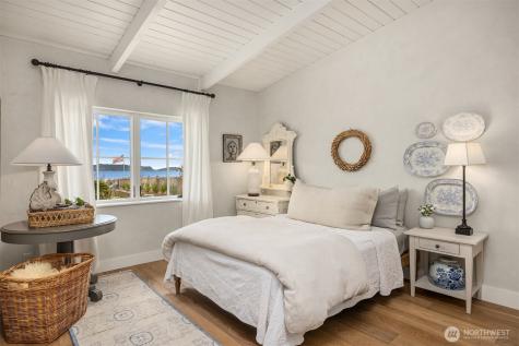 27584 Anchor Place NW Poulsbo WA 98370