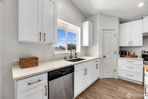 2003 Apple Road Winlock WA 98596