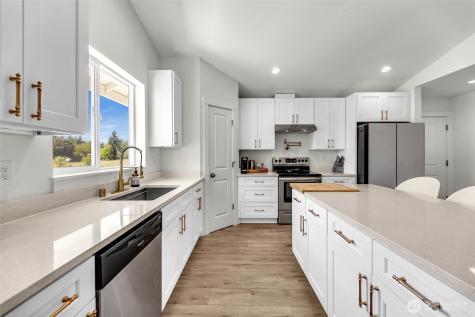 2003 Apple Road Winlock WA 98596
