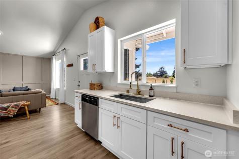 2003 Apple Road Winlock WA 98596
