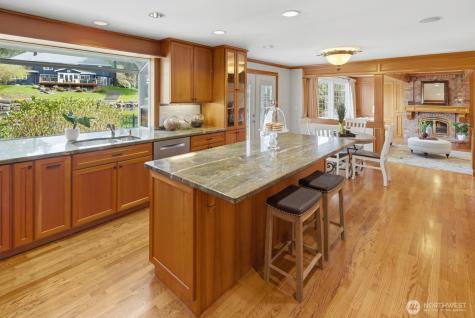 7830 80th Place SE Mercer Island WA 98040