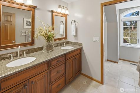 7830 80th Place SE Mercer Island WA 98040