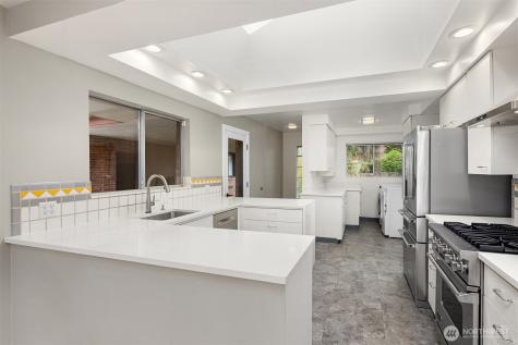 10000 48th Avenue NE Seattle WA 98125