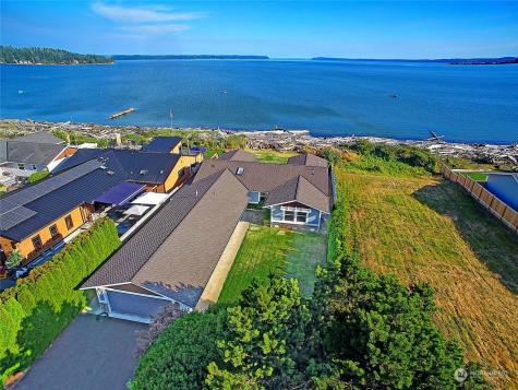 808 Livingston Bay Shore Drive Camano Island WA 98282