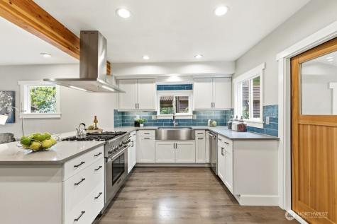 2122 N 128th Street Seattle WA 98133