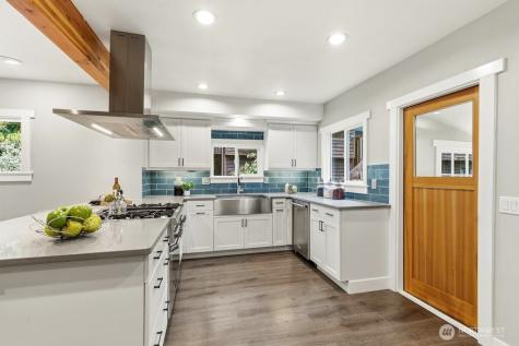 2122 N 128th Street Seattle WA 98133