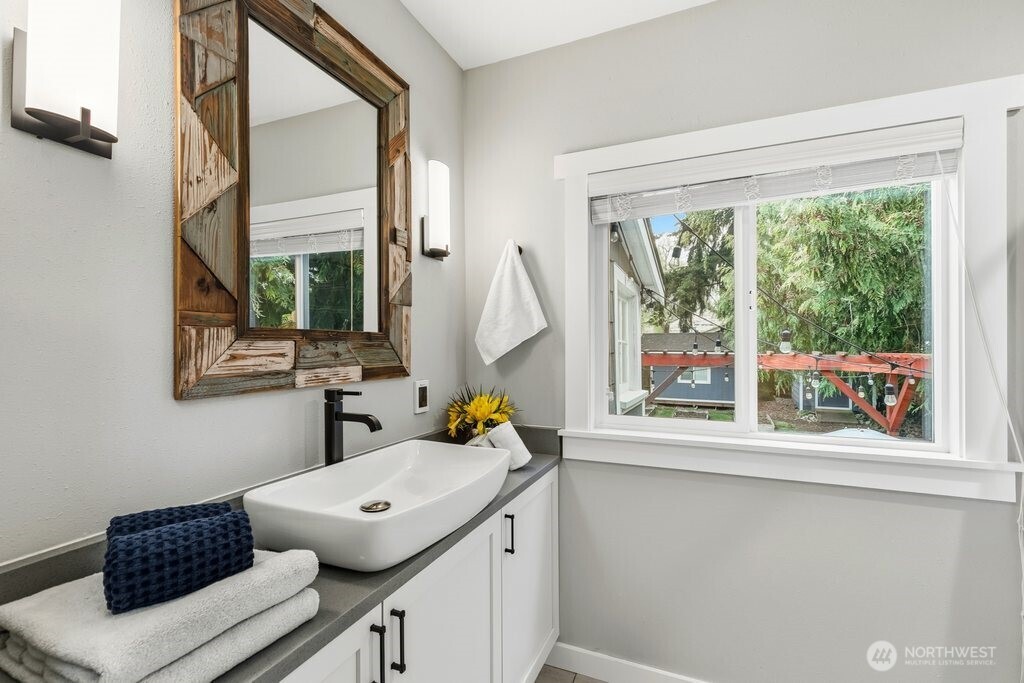 2122 N 128th Street Seattle WA 98133