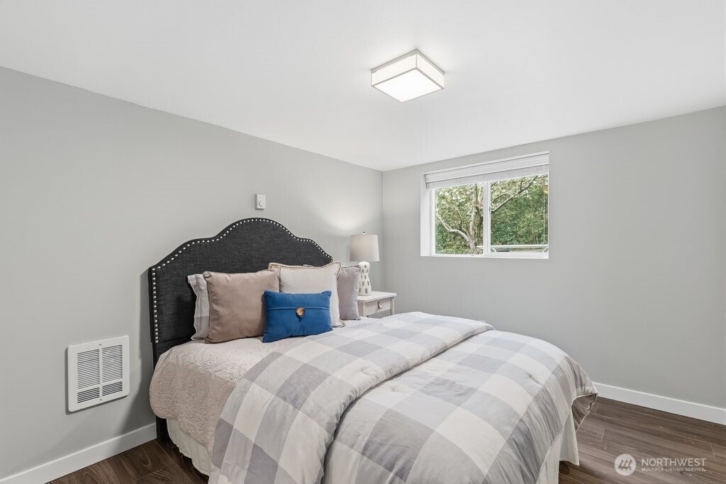 2122 N 128th Street Seattle WA 98133